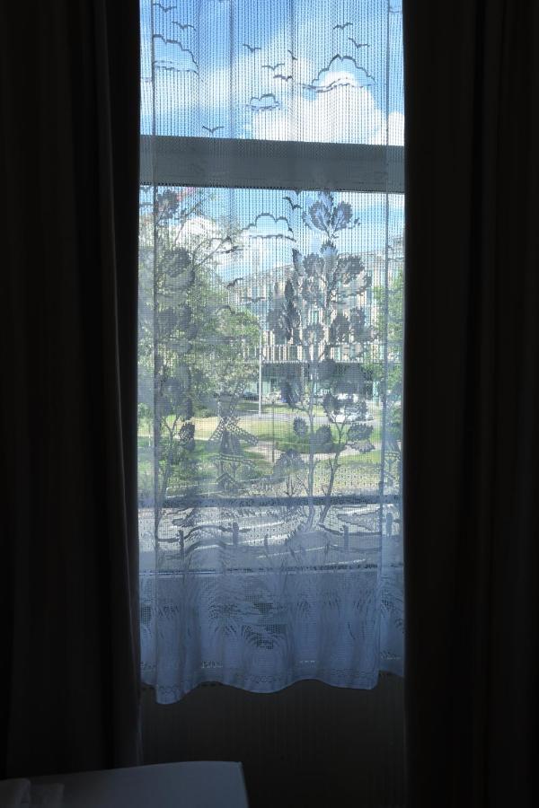 Apadana Frankfurt Hotel 2*